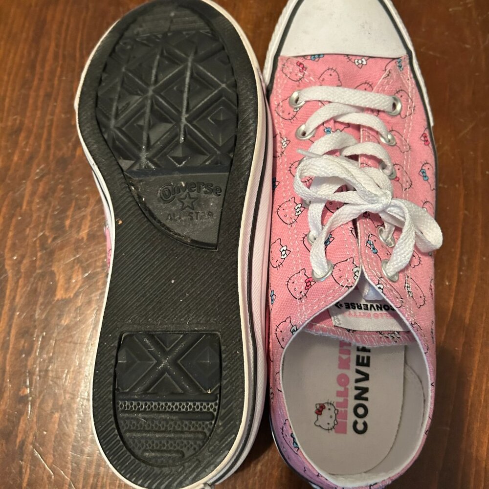 Hello Kitty Converse - Picture 2 of 5